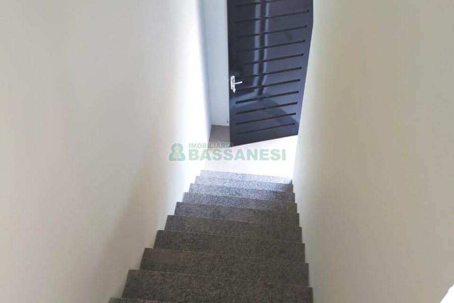 Sobrado com 86m², 2 dormitórios, 2 vagas, no bairro Nossa Senhora da Saúde em Caxias do Sul para Comprar