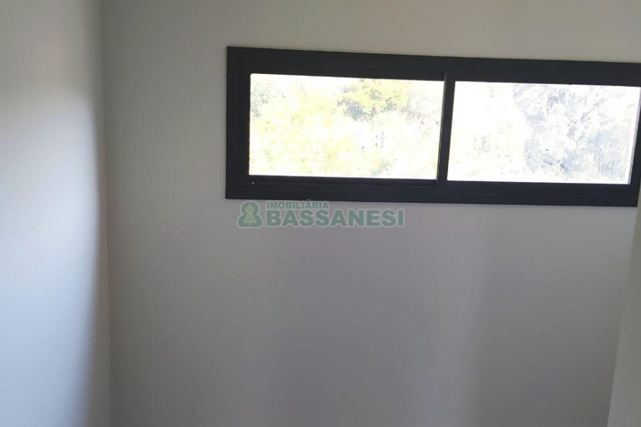 Sobrado com 86m², 2 dormitórios, 2 vagas, no bairro Nossa Senhora da Saúde em Caxias do Sul para Comprar
