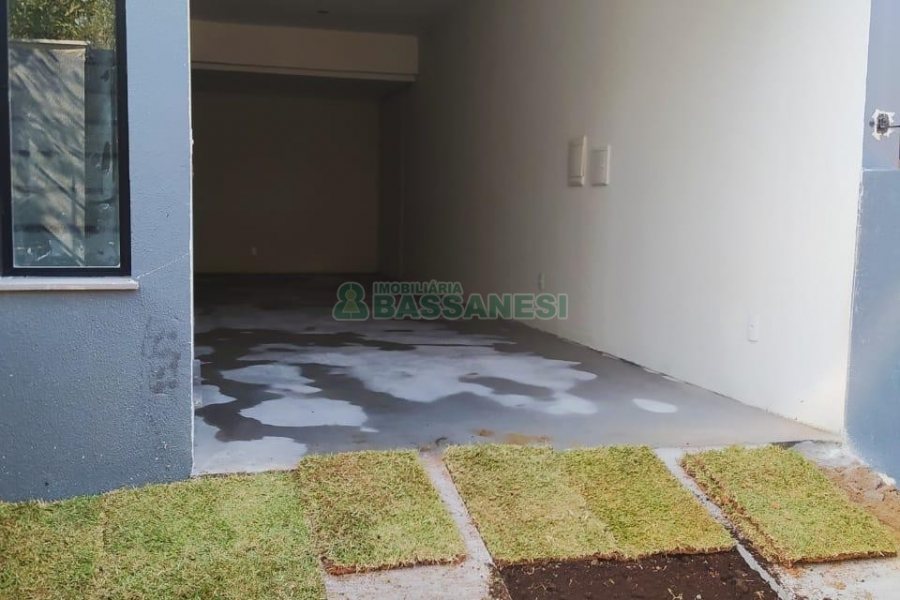 Sobrado com 86m², 2 dormitórios, 2 vagas, no bairro Nossa Senhora da Saúde em Caxias do Sul para Comprar