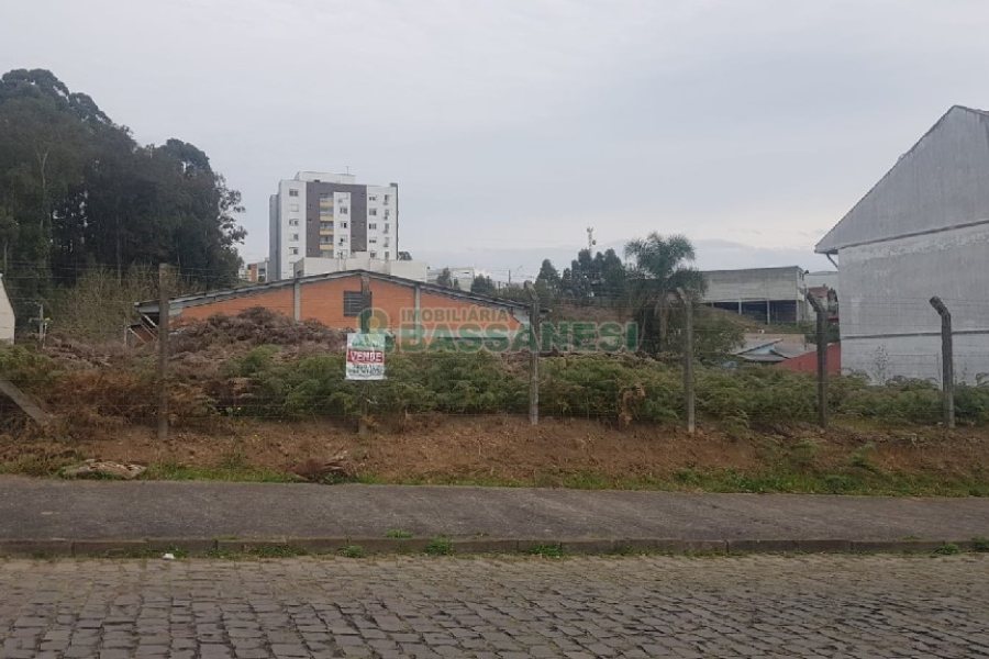 Terreno com 414m², no bairro Sanvitto em Caxias do Sul para Comprar