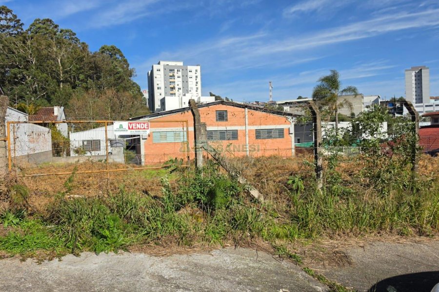 Terreno com 825m², no bairro Sanvitto em Caxias do Sul para Comprar