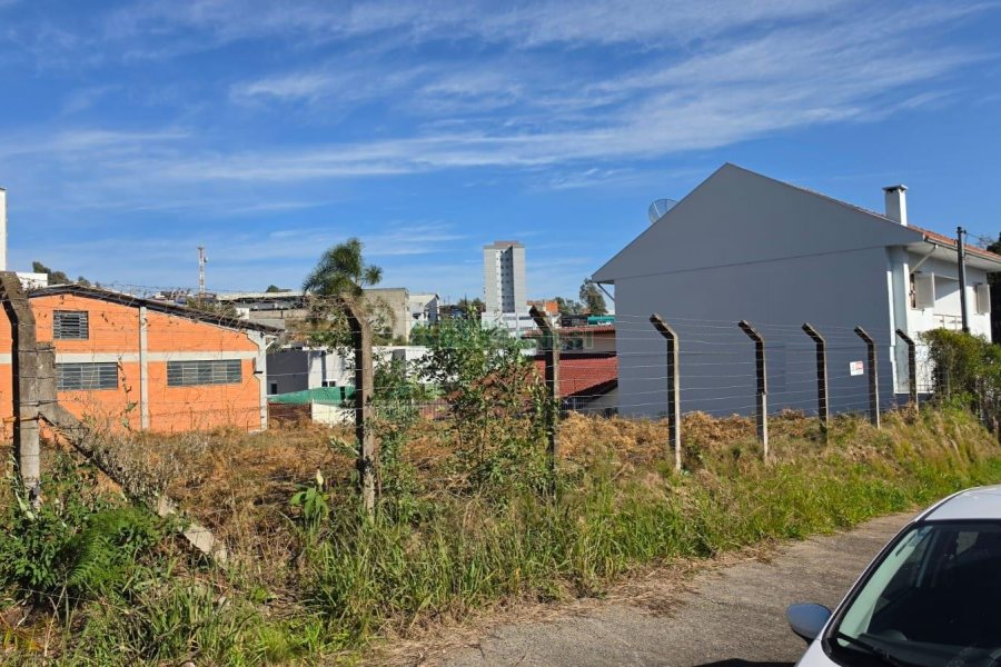 Terreno com 825m², no bairro Sanvitto em Caxias do Sul para Comprar