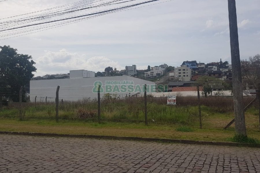 Terreno com 405m², no bairro Sanvitto em Caxias do Sul para Comprar