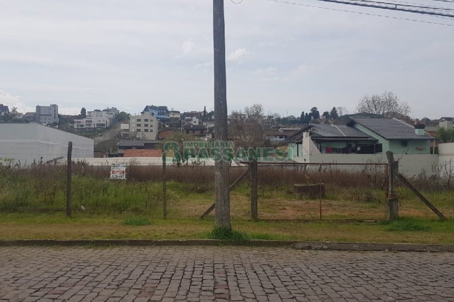Terreno com 405m², no bairro Sanvitto em Caxias do Sul para Comprar