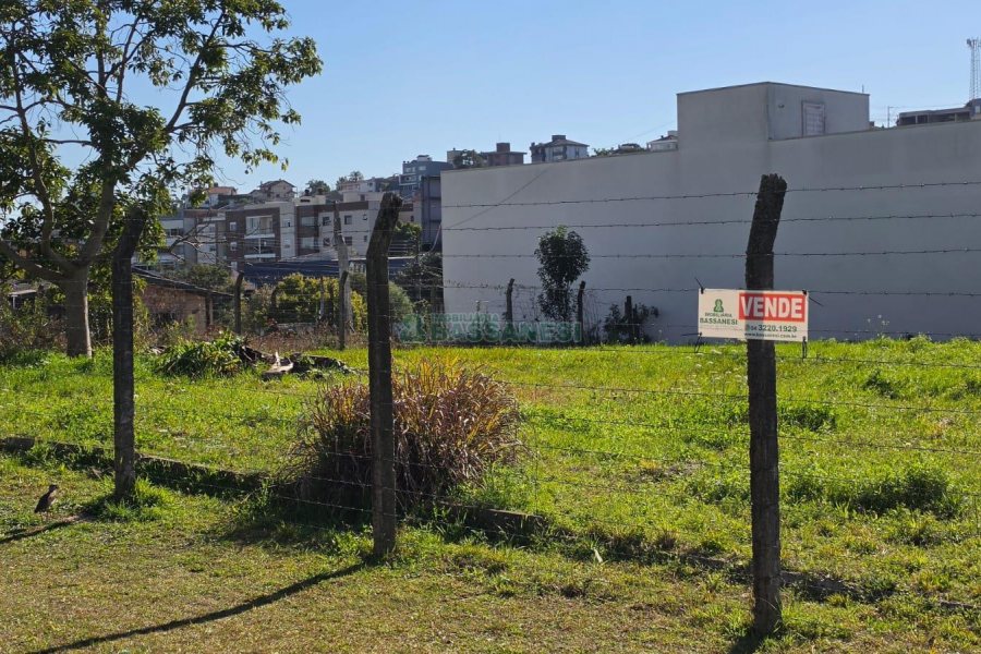 Terreno com 1620m², no bairro Sanvitto em Caxias do Sul para Comprar
