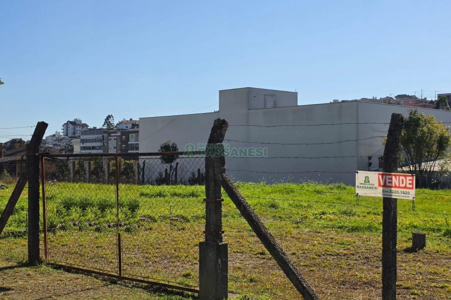 Terreno com 1620m², no bairro Sanvitto em Caxias do Sul para Comprar