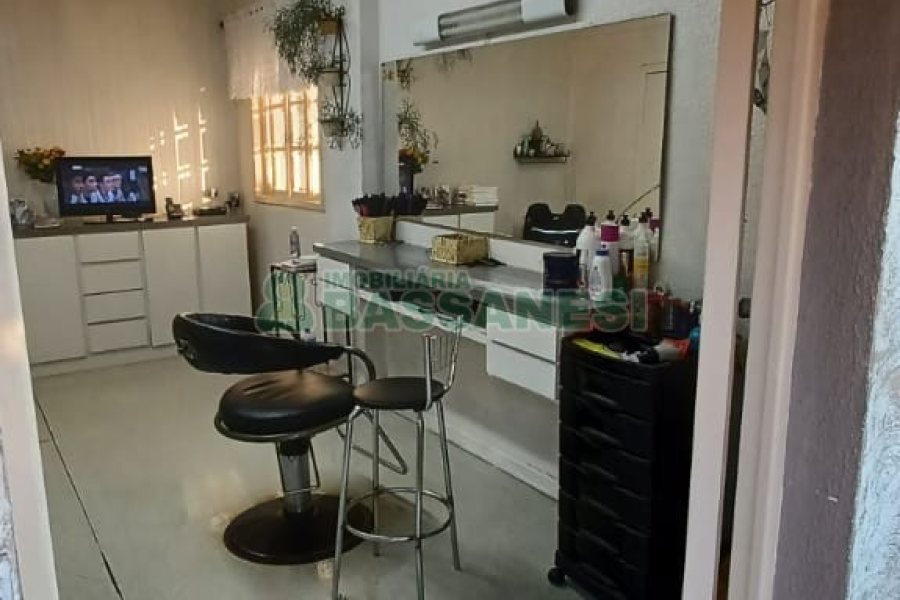 Casa com 120m², 10 dormitórios, 3 vagas, no bairro Marechal Floriano em Caxias do Sul para Comprar