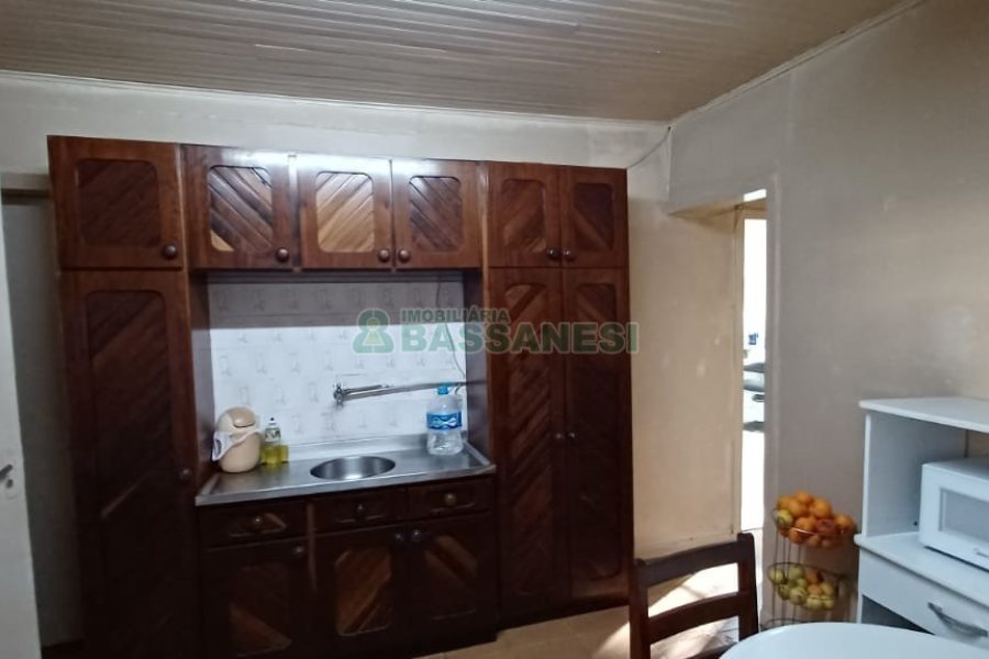 Casa com 120m², 10 dormitórios, 3 vagas, no bairro Marechal Floriano em Caxias do Sul para Comprar