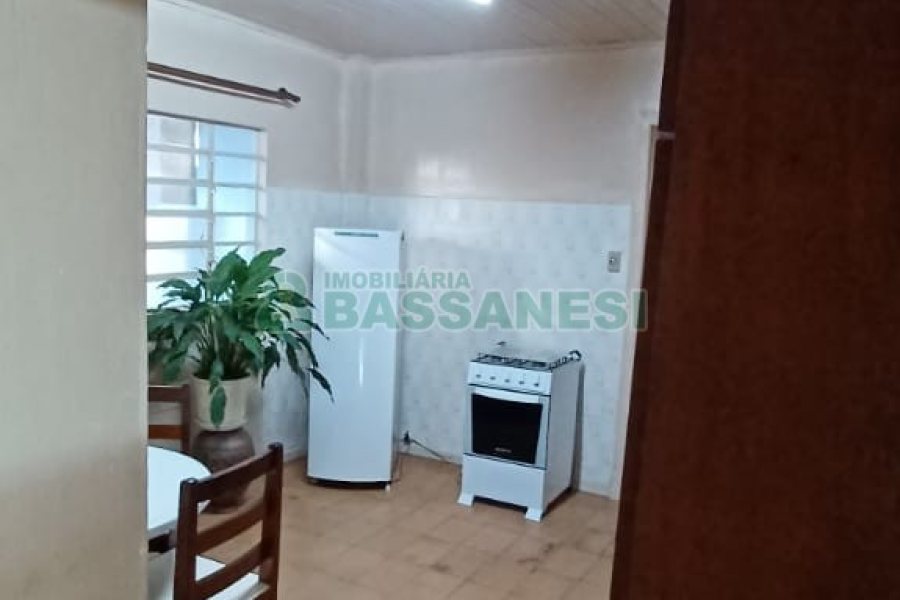 Casa com 120m², 10 dormitórios, 3 vagas, no bairro Marechal Floriano em Caxias do Sul para Comprar