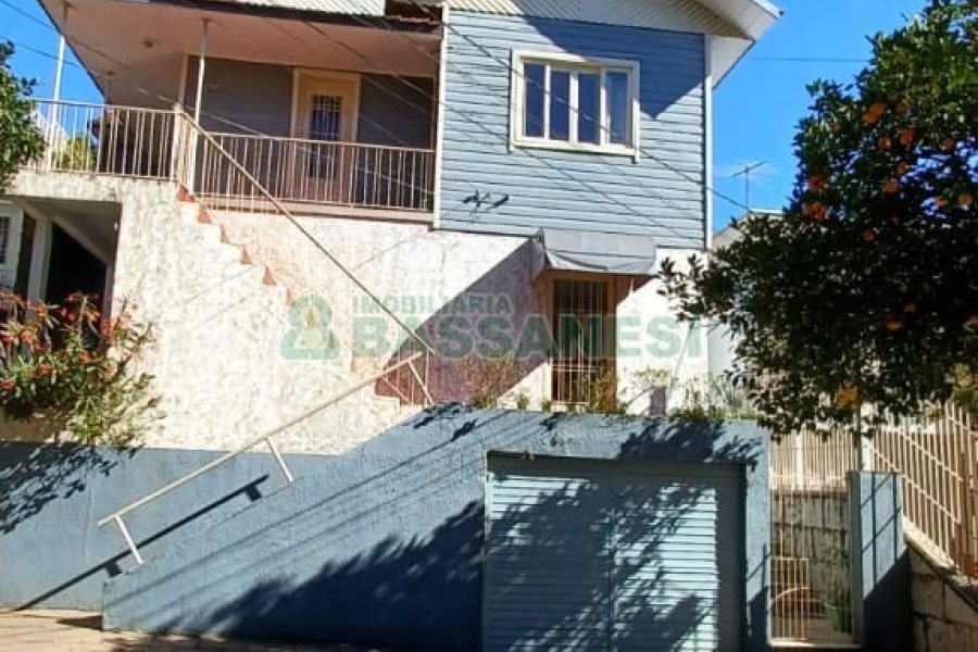 Casa com 120m², 10 dormitórios, 3 vagas, no bairro Marechal Floriano em Caxias do Sul para Comprar