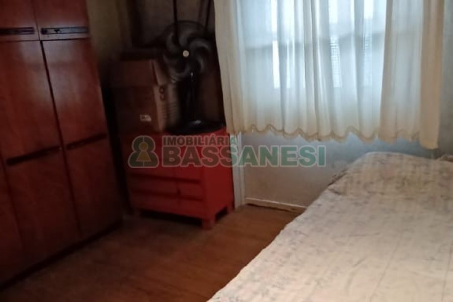 Casa com 120m², 10 dormitórios, 3 vagas, no bairro Marechal Floriano em Caxias do Sul para Comprar