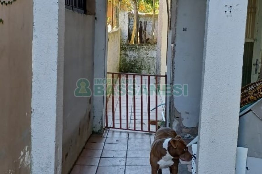 Casa com 120m², 10 dormitórios, 3 vagas, no bairro Marechal Floriano em Caxias do Sul para Comprar