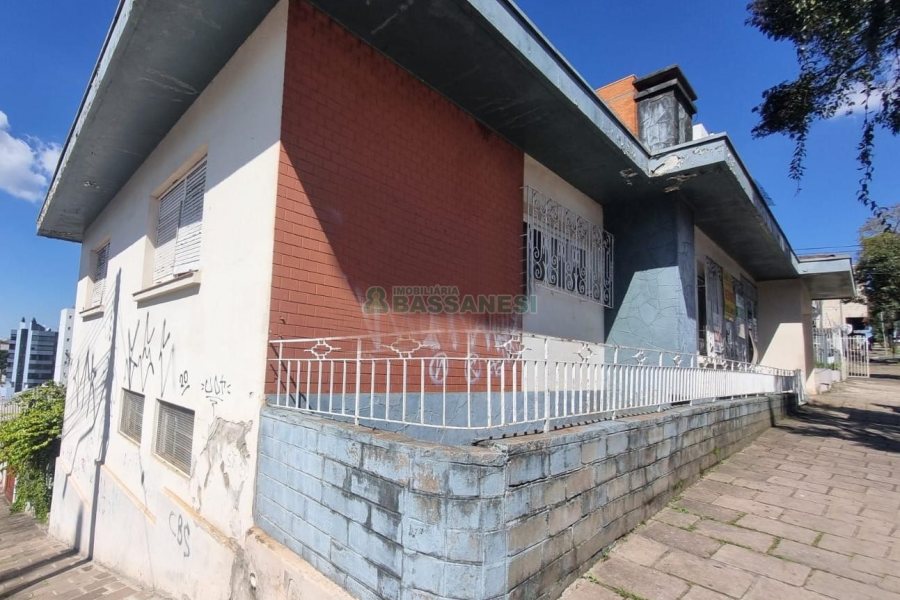 Casa com 224m², 3 dormitórios, 1 vaga, no bairro Lourdes em Caxias do Sul para Alugar ou Comprar