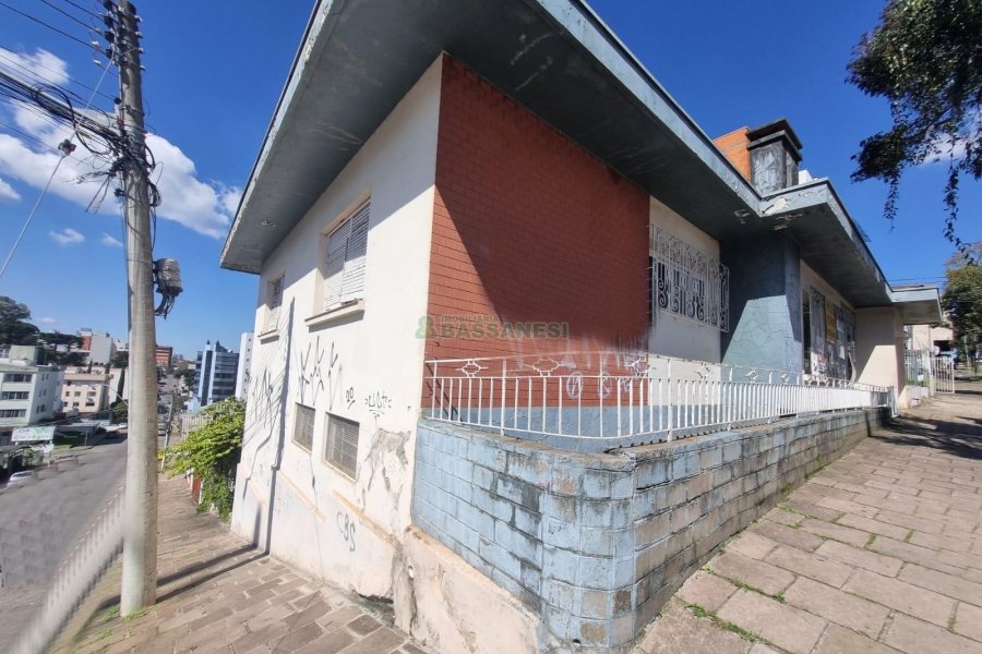 Casa com 224m², 3 dormitórios, 1 vaga, no bairro Lourdes em Caxias do Sul para Alugar ou Comprar
