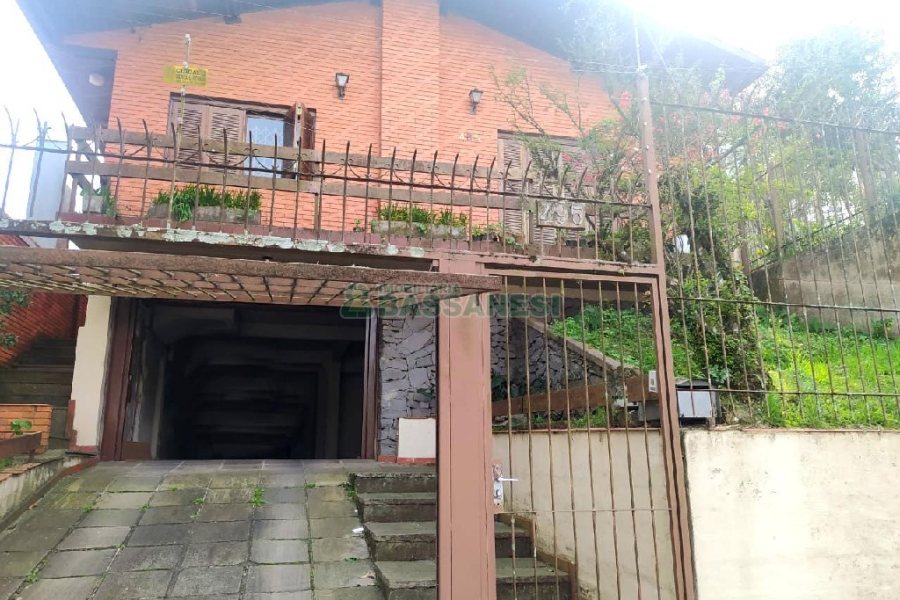 Casa Comercial com 250m², 4 dormitórios, 4 vagas, no bairro Lourdes em Caxias do Sul para Alugar ou Comprar