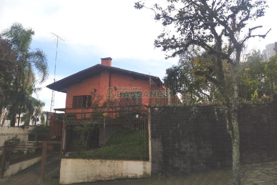 Casa Comercial com 250m², 4 dormitórios, 4 vagas, no bairro Lourdes em Caxias do Sul para Alugar ou Comprar
