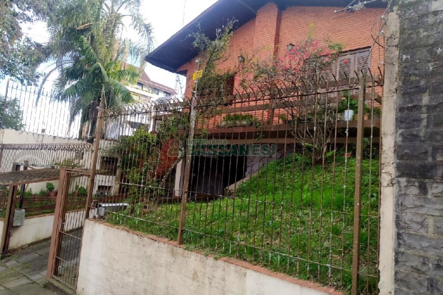 Casa Comercial com 250m², 4 dormitórios, 4 vagas, no bairro Lourdes em Caxias do Sul para Alugar ou Comprar