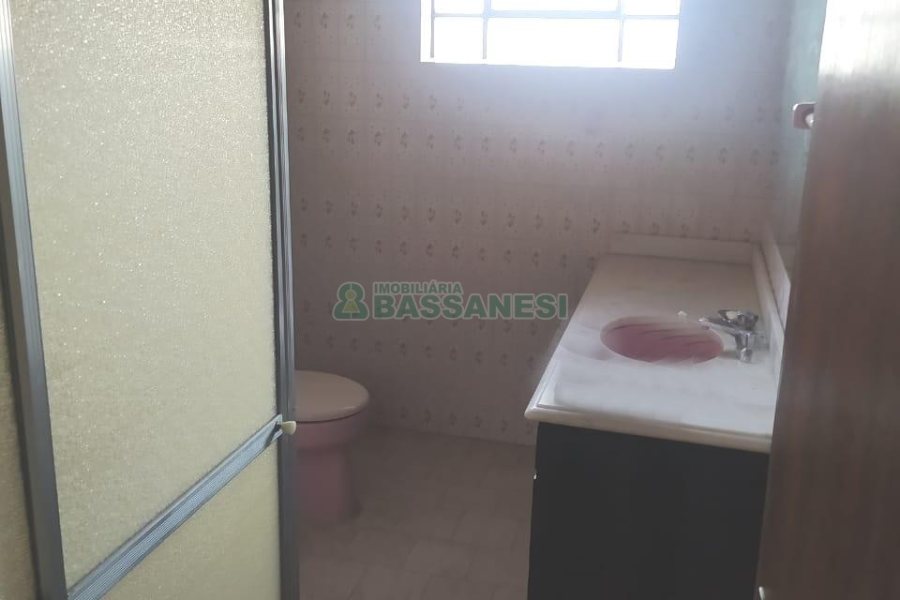 Casa Comercial com 250m², 4 dormitórios, 4 vagas, no bairro Lourdes em Caxias do Sul para Alugar ou Comprar