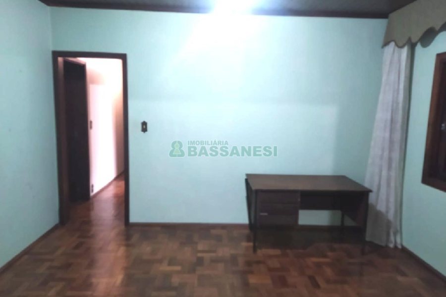 Casa Comercial com 250m², 4 dormitórios, 4 vagas, no bairro Lourdes em Caxias do Sul para Alugar ou Comprar