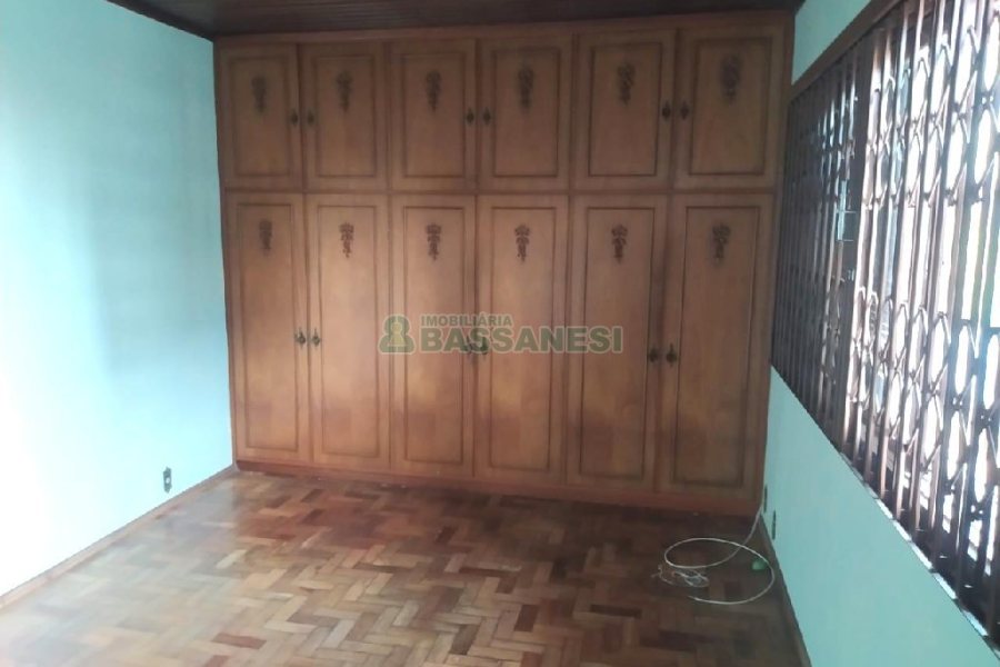 Casa Comercial com 250m², 4 dormitórios, 4 vagas, no bairro Lourdes em Caxias do Sul para Alugar ou Comprar