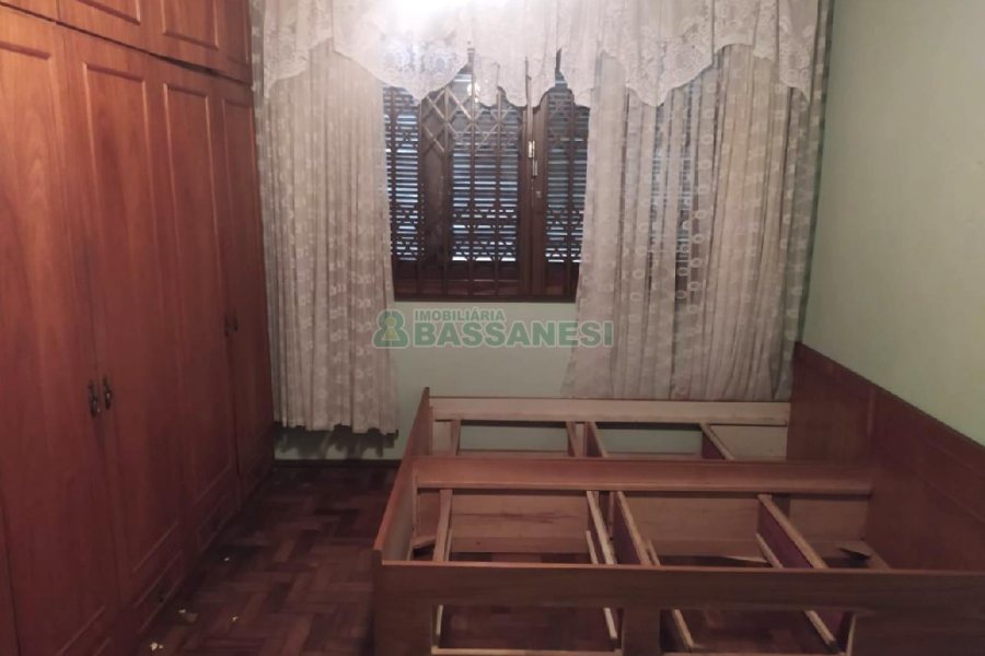 Casa Comercial com 250m², 4 dormitórios, 4 vagas, no bairro Lourdes em Caxias do Sul para Alugar ou Comprar