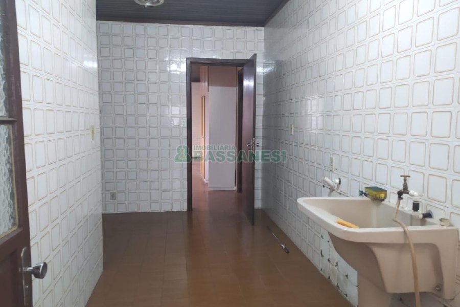 Casa Comercial com 250m², 4 dormitórios, 4 vagas, no bairro Lourdes em Caxias do Sul para Alugar ou Comprar