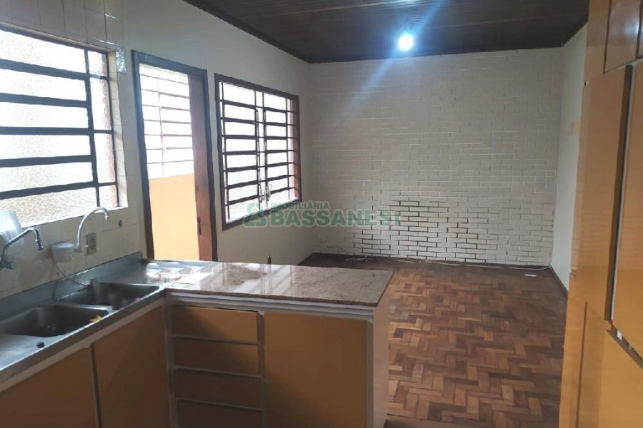 Casa Comercial com 250m², 4 dormitórios, 4 vagas, no bairro Lourdes em Caxias do Sul para Alugar ou Comprar