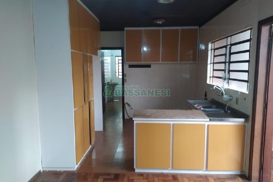 Casa Comercial com 250m², 4 dormitórios, 4 vagas, no bairro Lourdes em Caxias do Sul para Alugar ou Comprar