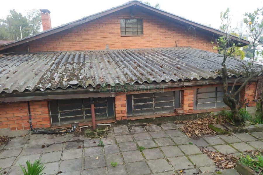 Casa Comercial com 250m², 4 dormitórios, 4 vagas, no bairro Lourdes em Caxias do Sul para Alugar ou Comprar