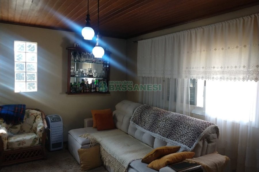 Chácara com 277m², 4 dormitórios, 2 vagas, no bairro Pedancino em Caxias do Sul para Comprar
