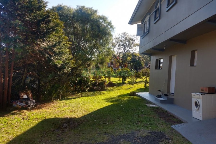 Chácara com 277m², 4 dormitórios, 2 vagas, no bairro Pedancino em Caxias do Sul para Comprar