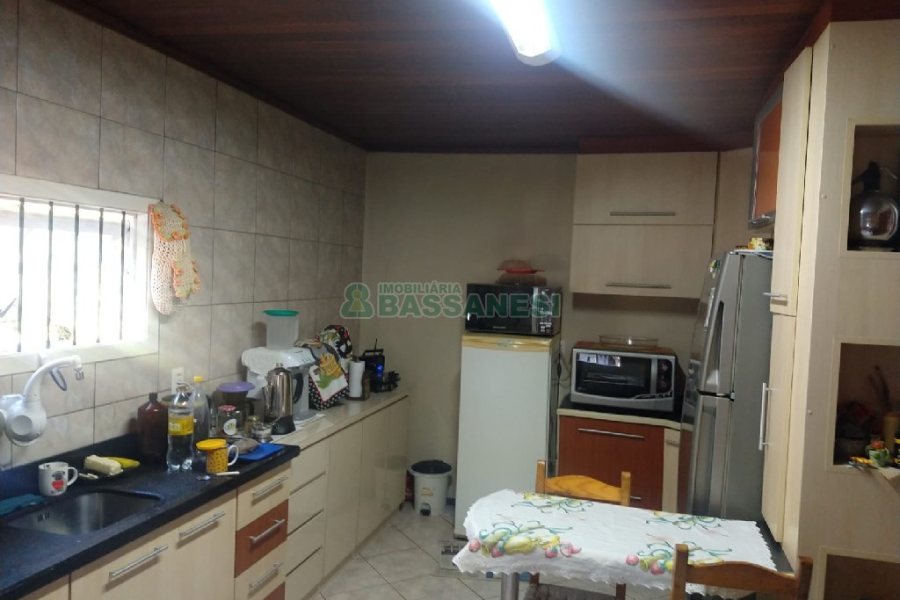 Chácara com 277m², 4 dormitórios, 2 vagas, no bairro Pedancino em Caxias do Sul para Comprar