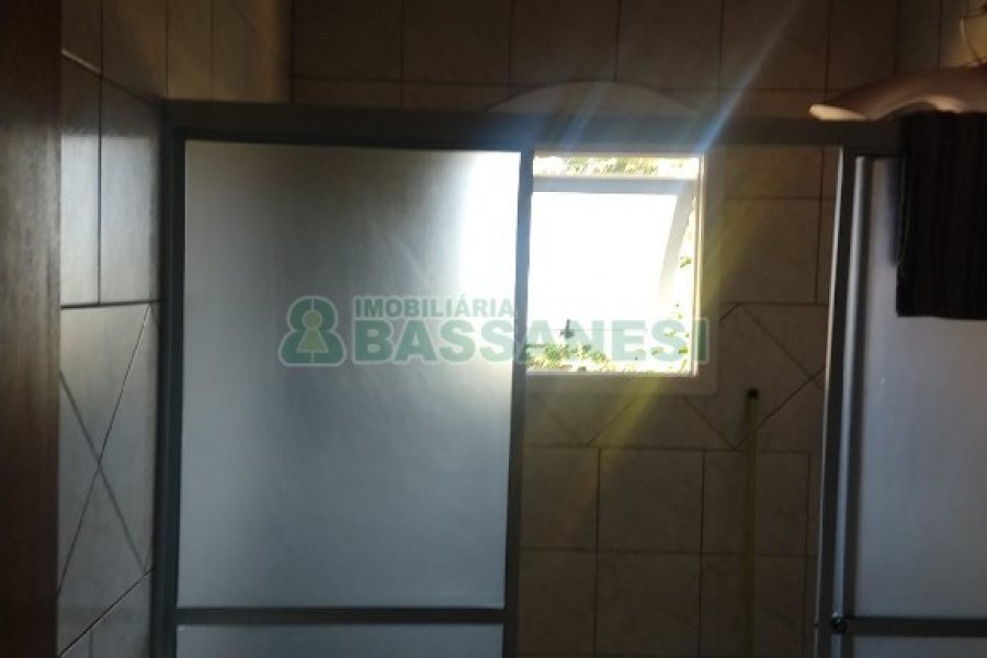 Chácara com 277m², 4 dormitórios, 2 vagas, no bairro Pedancino em Caxias do Sul para Comprar