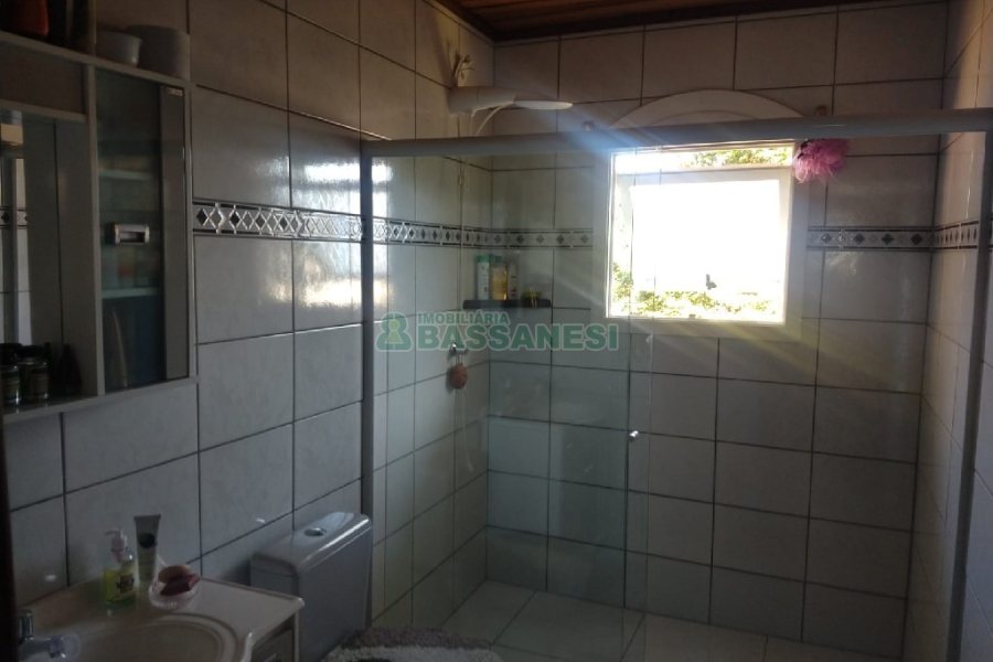 Chácara com 277m², 4 dormitórios, 2 vagas, no bairro Pedancino em Caxias do Sul para Comprar