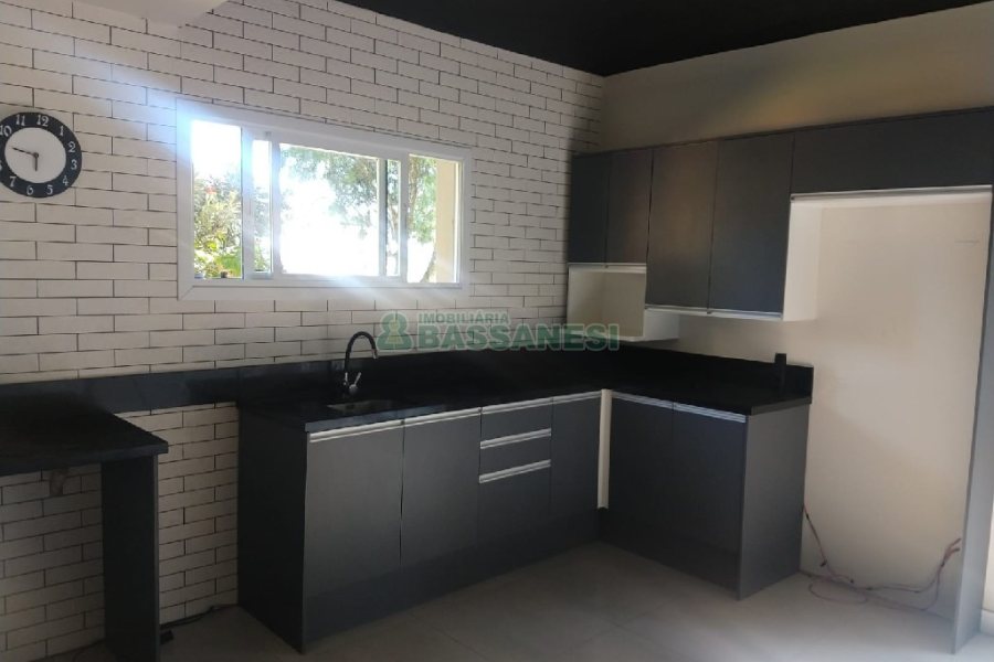 Chácara com 277m², 4 dormitórios, 2 vagas, no bairro Pedancino em Caxias do Sul para Comprar