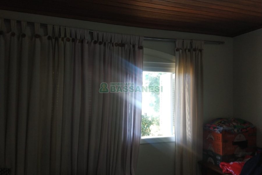 Chácara com 277m², 4 dormitórios, 2 vagas, no bairro Pedancino em Caxias do Sul para Comprar