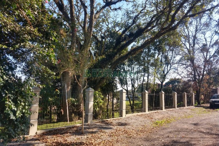 Chácara com 277m², 4 dormitórios, 2 vagas, no bairro Pedancino em Caxias do Sul para Comprar