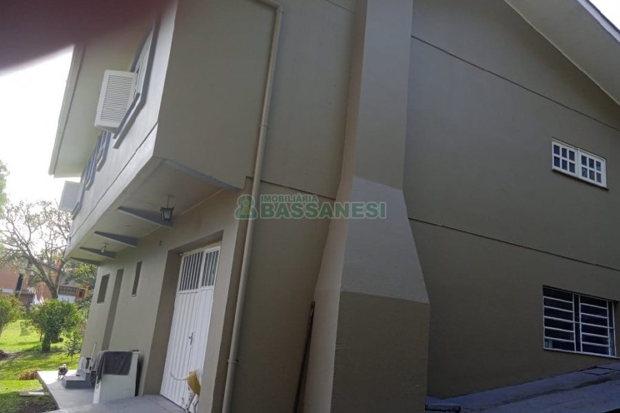 Chácara com 277m², 4 dormitórios, 2 vagas, no bairro Pedancino em Caxias do Sul para Comprar