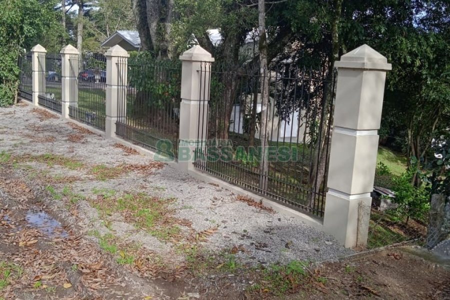 Chácara com 277m², 4 dormitórios, 2 vagas, no bairro Pedancino em Caxias do Sul para Comprar