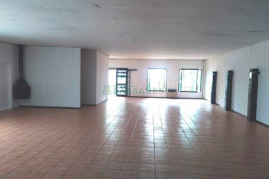 Loja com 165m², no bairro Pio X em Caxias do Sul para Comprar