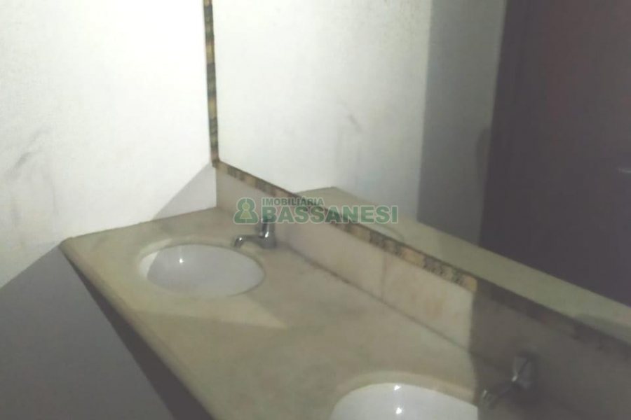 Loja com 165m², no bairro Pio X em Caxias do Sul para Comprar