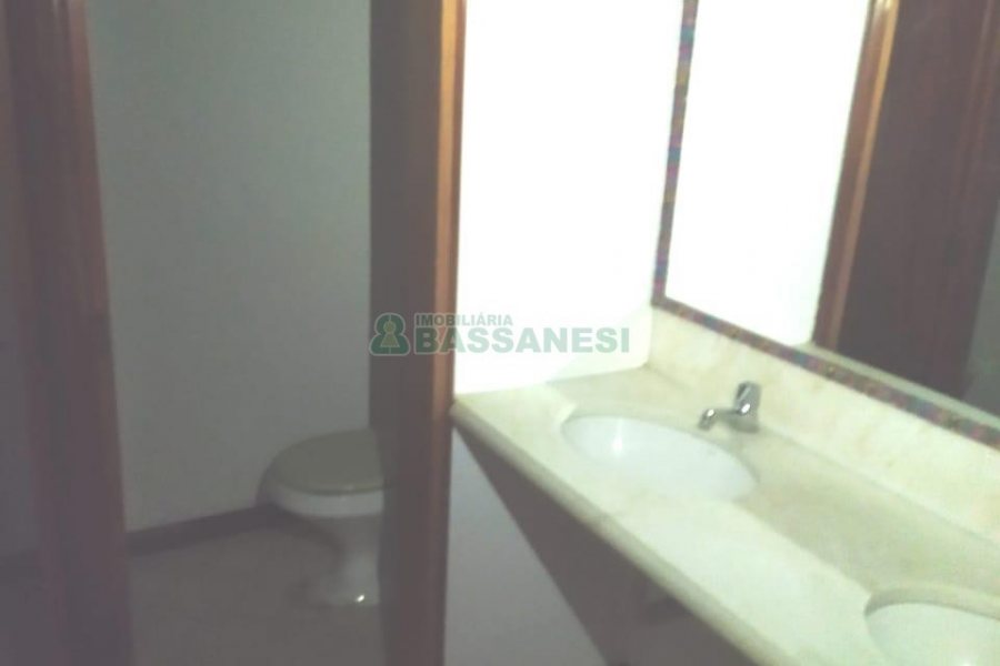 Loja com 165m², no bairro Pio X em Caxias do Sul para Comprar