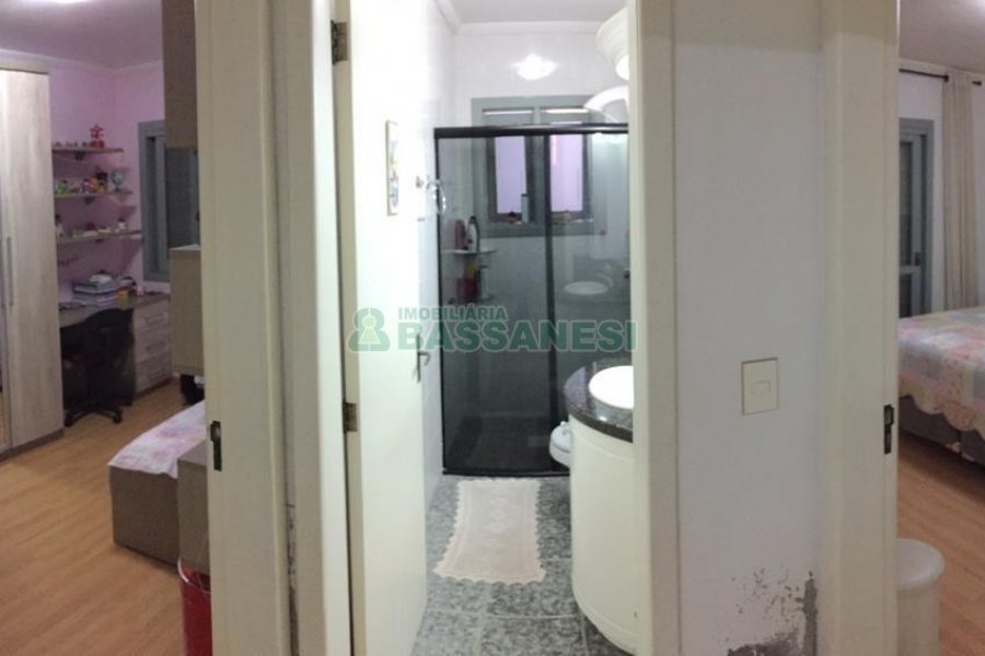 Apartamento com 78m², 2 dormitórios, 2 vagas, no bairro Bela Vista em Caxias do Sul para Comprar