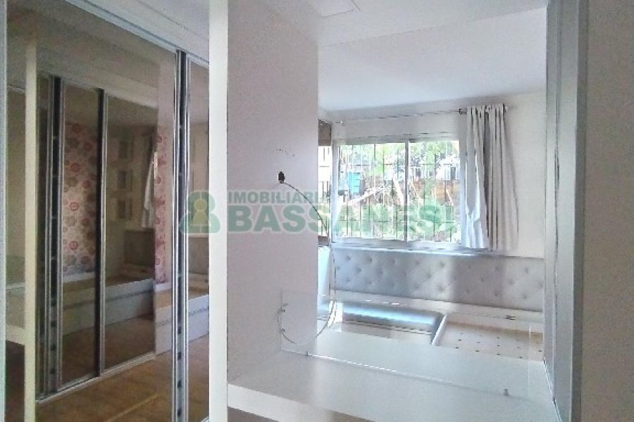 Apartamento com 62m², 2 dormitórios, 1 vaga, no bairro Centro em Caxias do Sul para Comprar