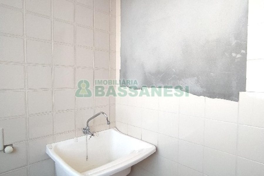 Apartamento com 62m², 2 dormitórios, 1 vaga, no bairro Centro em Caxias do Sul para Comprar