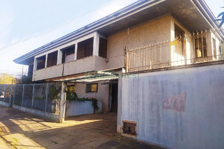 Casa Comercial com 530m², 5 dormitórios, 2 vagas, no bairro Cinqüentenário em Caxias do Sul para Alugar
