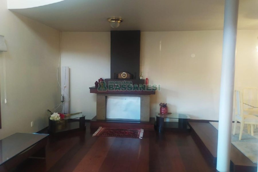 Casa Comercial com 530m², 5 dormitórios, 2 vagas, no bairro Cinqüentenário em Caxias do Sul para Alugar