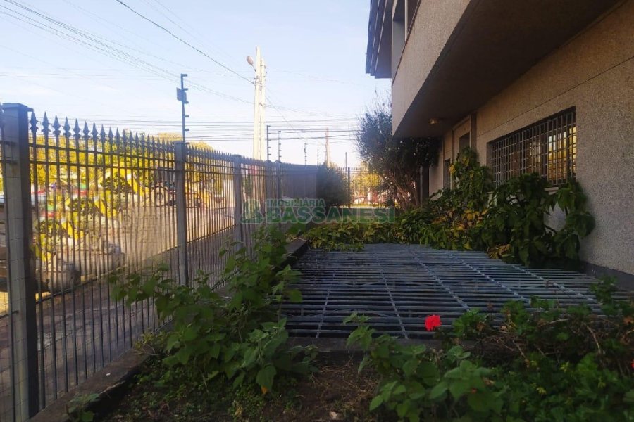 Casa Comercial com 530m², 5 dormitórios, 2 vagas, no bairro Cinqüentenário em Caxias do Sul para Alugar
