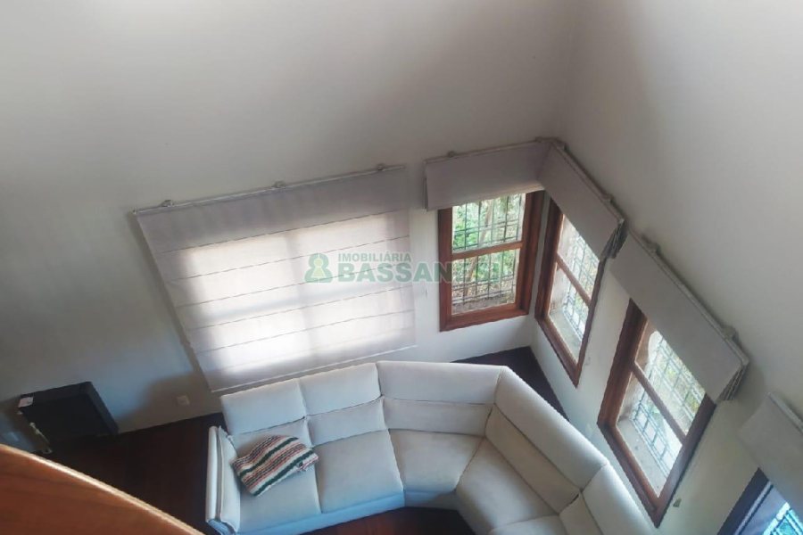 Casa Comercial com 530m², 5 dormitórios, 2 vagas, no bairro Cinqüentenário em Caxias do Sul para Alugar