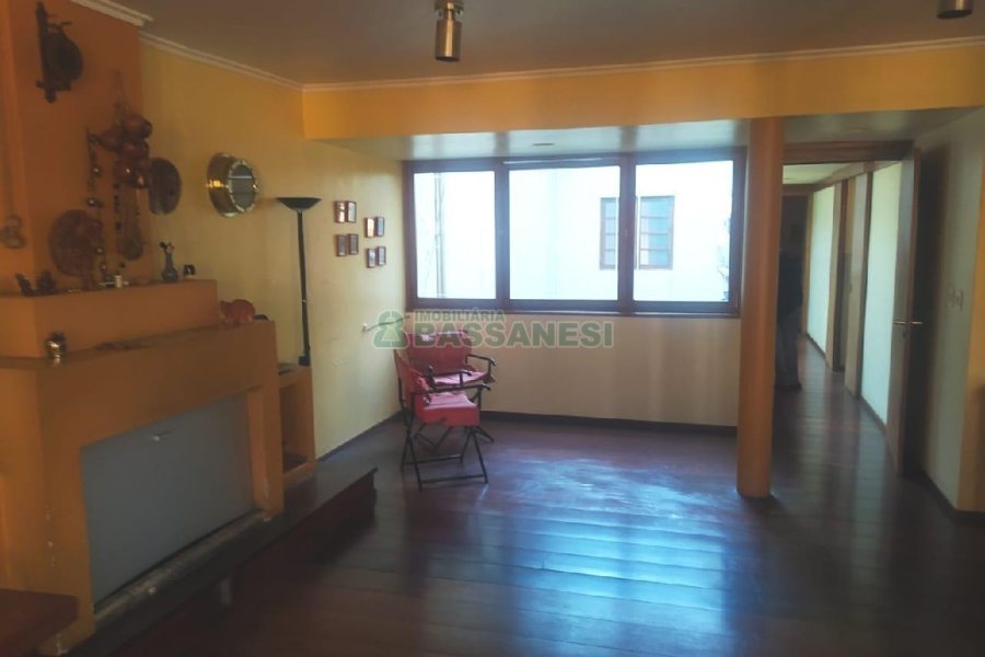 Casa Comercial com 530m², 5 dormitórios, 2 vagas, no bairro Cinqüentenário em Caxias do Sul para Alugar